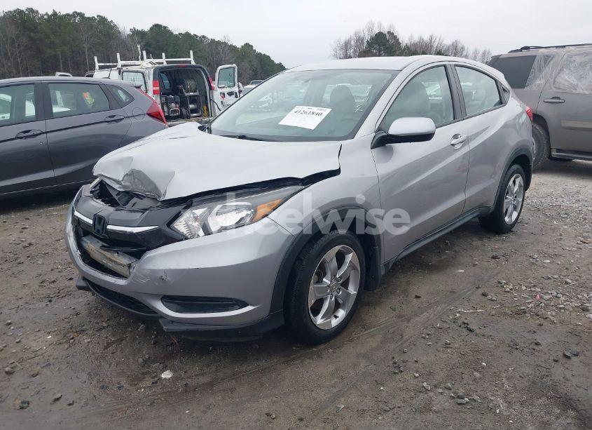 Photo 2 of 2017 Honda Hr-v LX (VIN 3CZRU5H34HM717334)