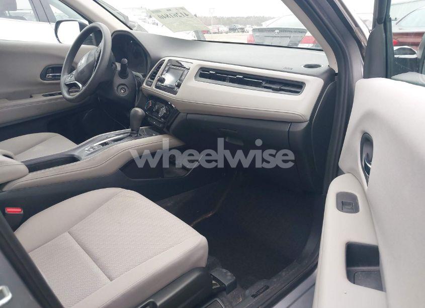 Photo 5 of 2017 Honda Hr-v LX (VIN 3CZRU5H34HM717334)