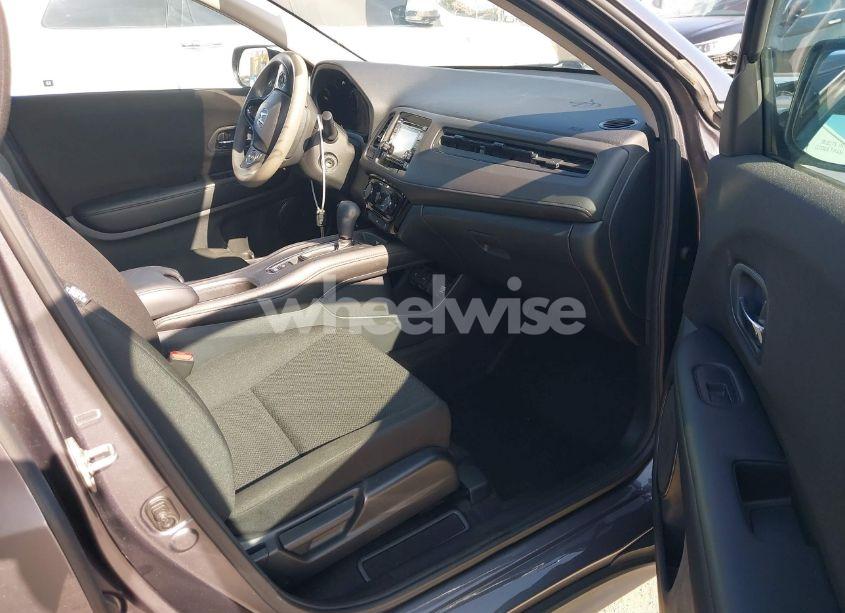 Photo 5 of 2017 Honda Hr-v LX (VIN 3CZRU5H35HG700492)