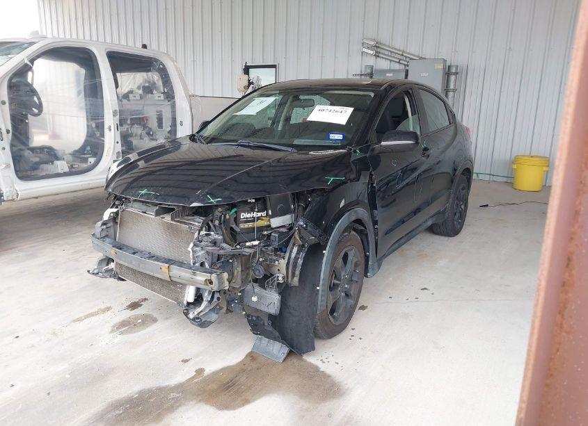 Photo 2 of 2017 Honda Hr-v LX (VIN 3CZRU5H36HG702039)