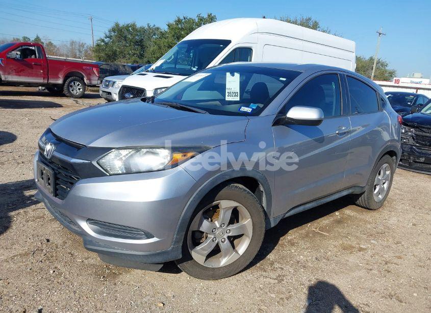 Photo 2 of 2018 Honda Hr-v LX (VIN 3CZRU5H36JM717924)