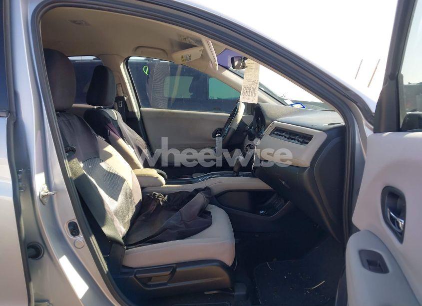 Photo 5 of 2018 Honda Hr-v LX (VIN 3CZRU5H36JM717924)