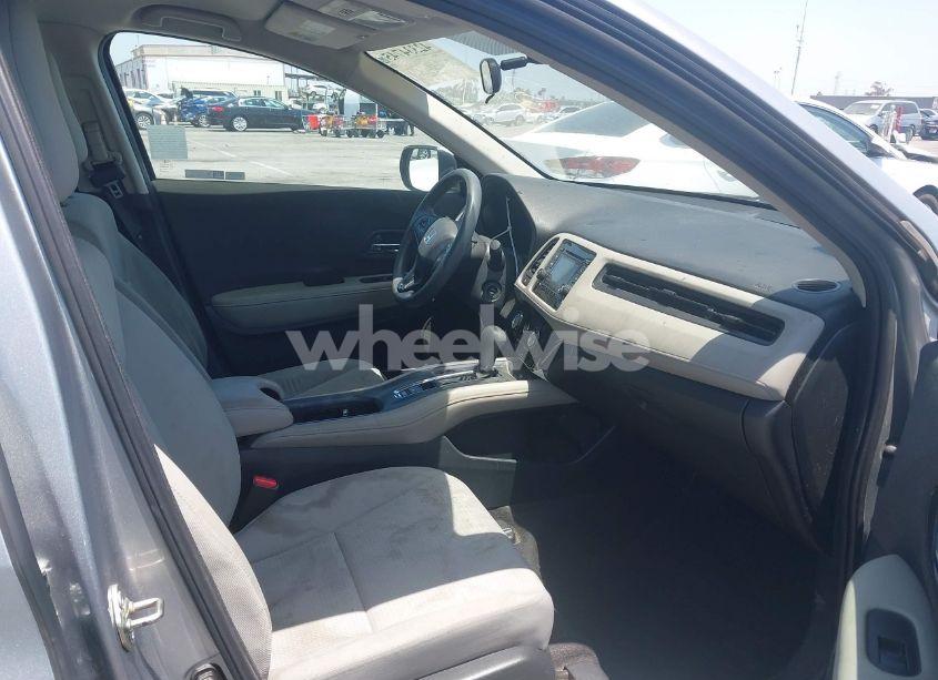 Photo 5 of 2020 Honda Hr-v 2WD LX (VIN 3CZRU5H37LM703999)