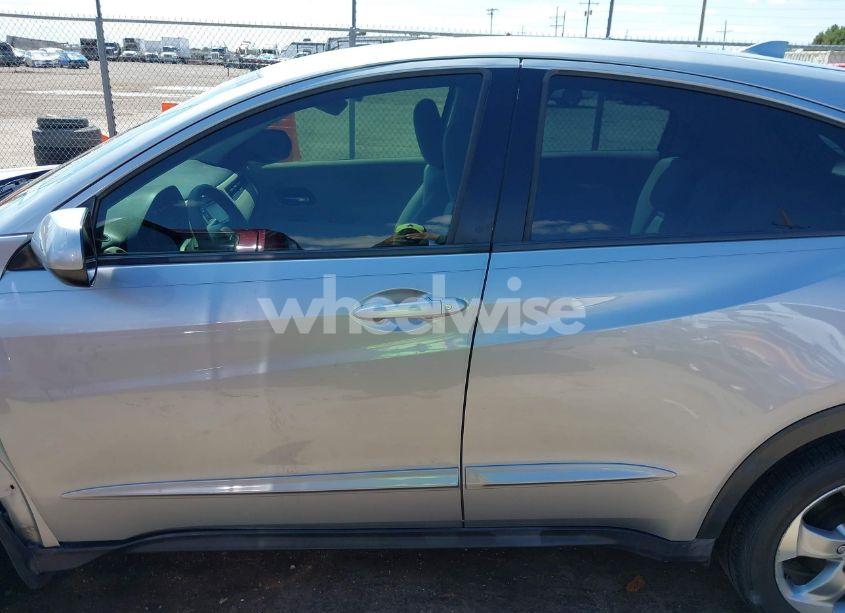 Photo 15 of 2018 Honda Hr-v LX (VIN 3CZRU5H38JM715463)