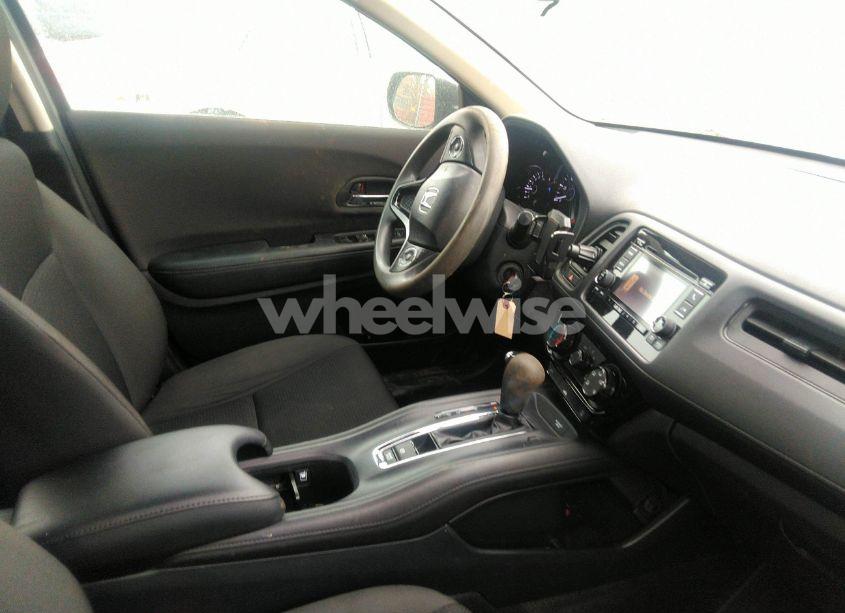 Photo 5 of 2019 Honda Hr-v LX (VIN 3CZRU5H38KG701160)