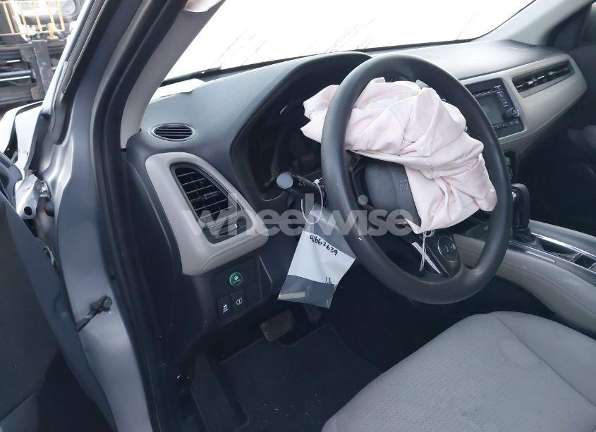 Photo 20 of 2019 Honda Hr-v LX (VIN 3CZRU5H38KG712725)