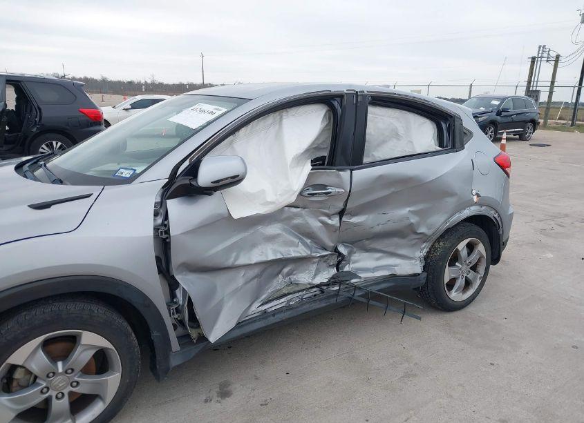 Photo 6 of 2017 Honda Hr-v LX (VIN 3CZRU5H39HG707168)