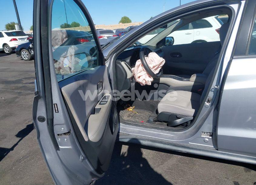 Photo 5 of 2017 Honda Hr-v LX (VIN 3CZRU5H39HM713196)