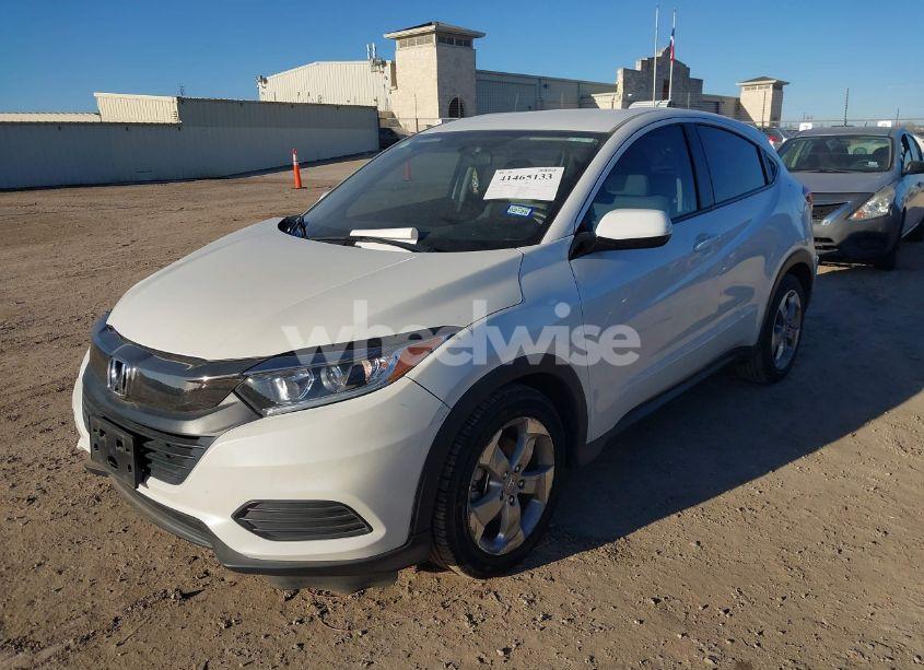 Photo 2 of 2019 Honda Hr-v LX (VIN 3CZRU5H39KM709866)