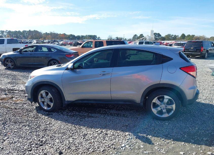 Photo 15 of 2018 Honda Hr-v LX (VIN 3CZRU5H3XJM703623)