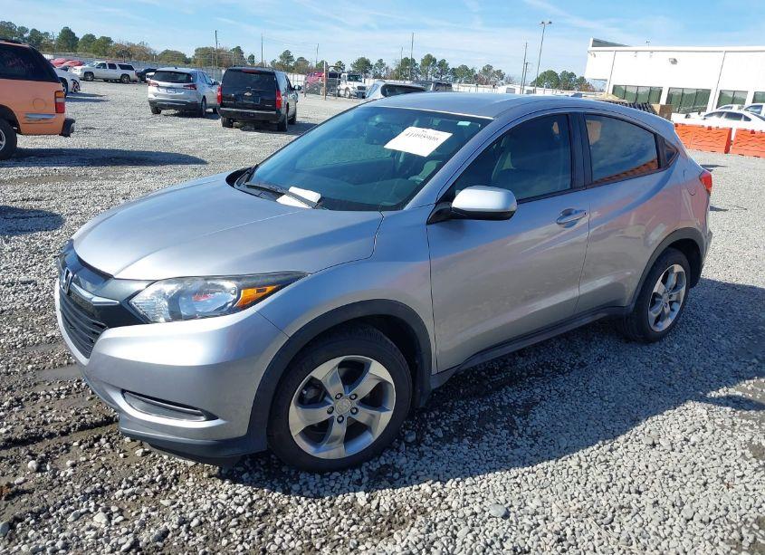 Photo 2 of 2018 Honda Hr-v LX (VIN 3CZRU5H3XJM703623)