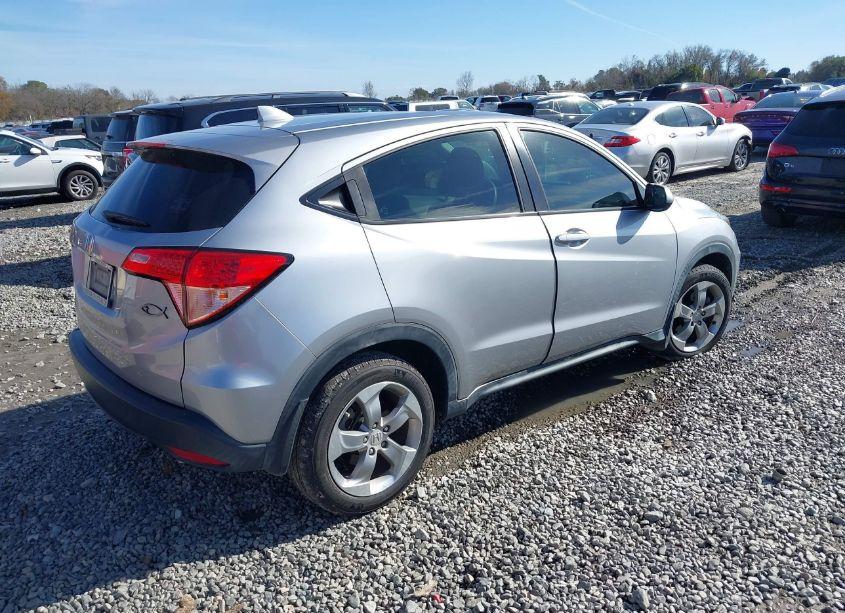 Photo 4 of 2018 Honda Hr-v LX (VIN 3CZRU5H3XJM703623)