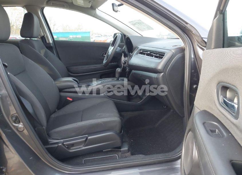 Photo 5 of 2020 Honda Hr-v 2WD LX (VIN 3CZRU5H3XLM711806)