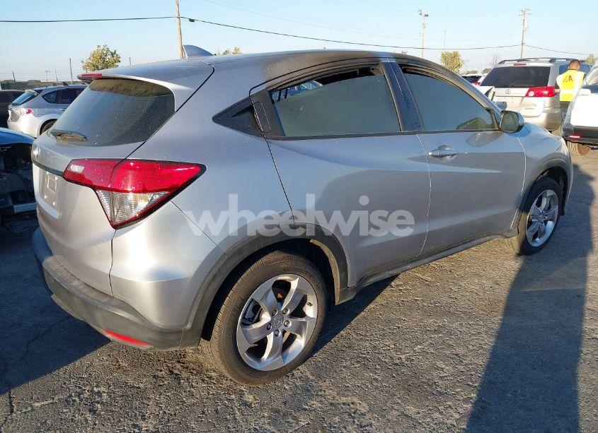 Photo 4 of 2022 Honda Hr-v 2WD LX (VIN 3CZRU5H3XNM709654)