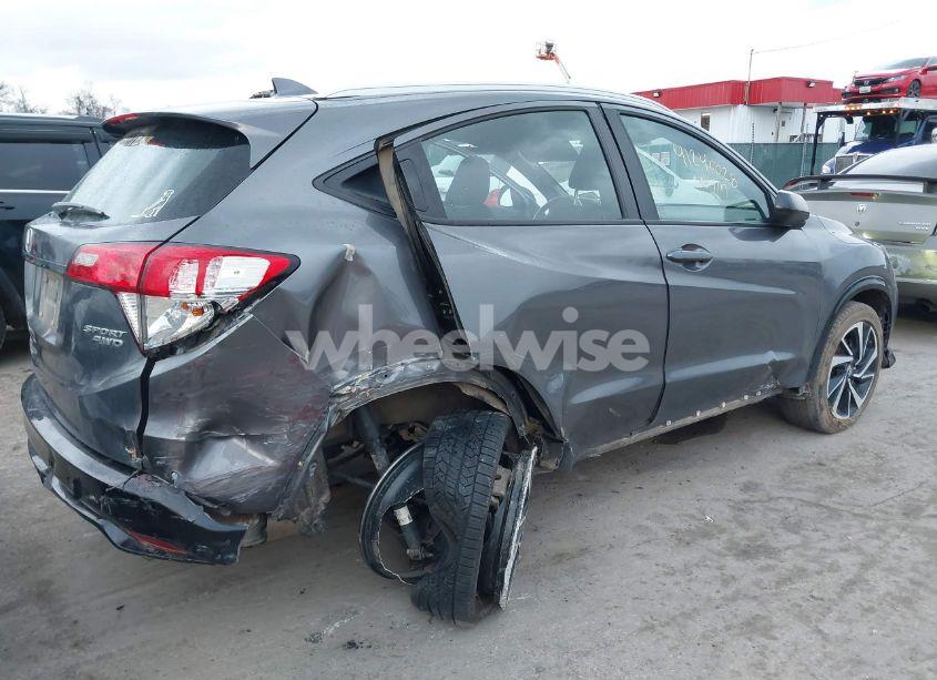 Photo 6 of 2019 Honda Hr-v SPORT (VIN 3CZRU6H11KG725644)