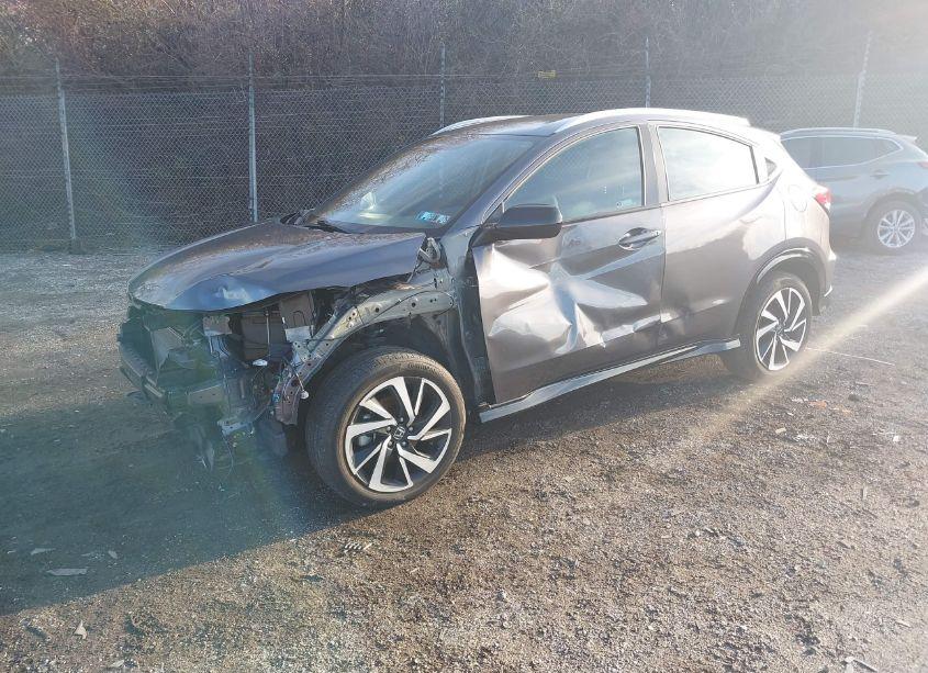 Photo 2 of 2019 Honda Hr-v SPORT (VIN 3CZRU6H11KG732626)