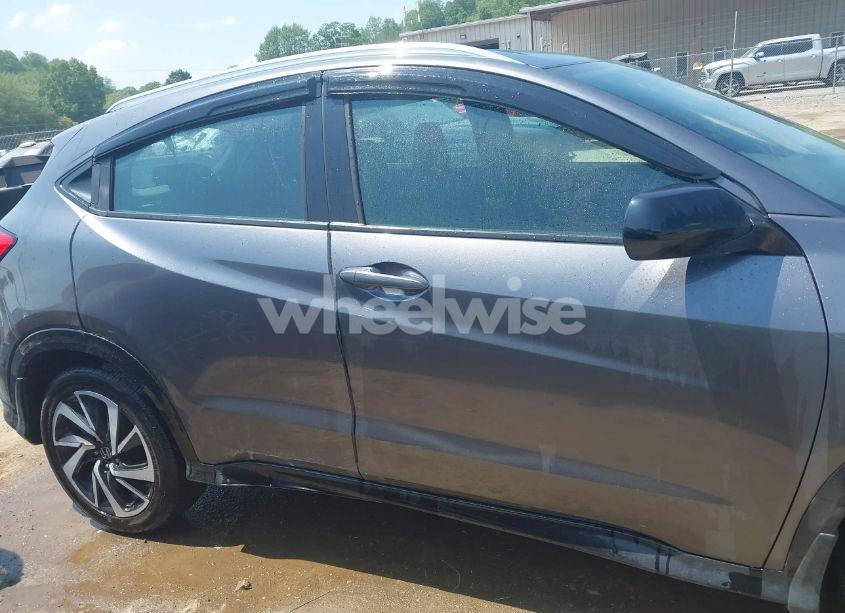 Photo 13 of 2019 Honda Hr-v SPORT (VIN 3CZRU6H12KG702938)