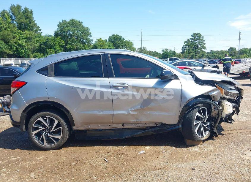 Photo 18 of 2019 Honda Hr-v SPORT (VIN 3CZRU6H17KG714390)