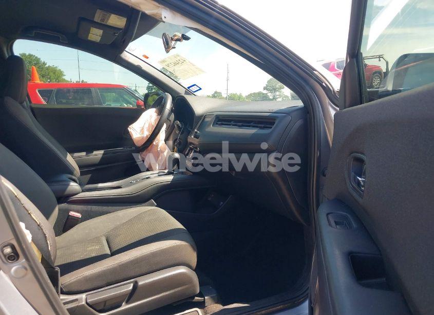 Photo 5 of 2019 Honda Hr-v SPORT (VIN 3CZRU6H17KG714390)