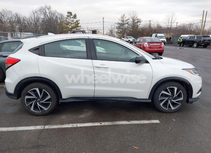 Photo 13 of 2019 Honda Hr-v SPORT (VIN 3CZRU6H17KM709093)