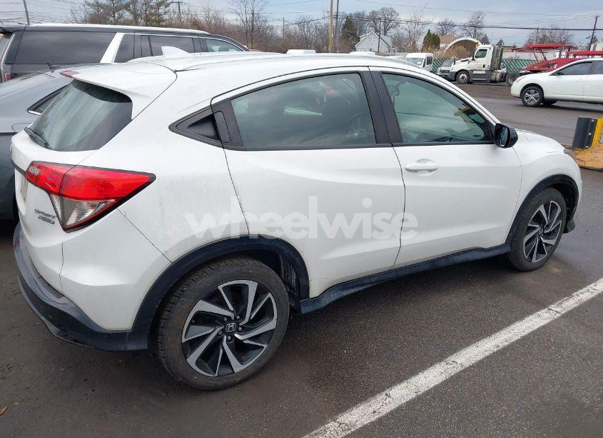 Photo 4 of 2019 Honda Hr-v SPORT (VIN 3CZRU6H17KM709093)