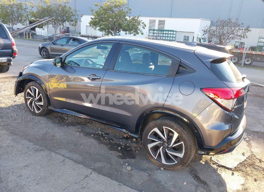 Photo 3 of 2019 Honda Hr-v SPORT (VIN 3CZRU6H18KG701096)