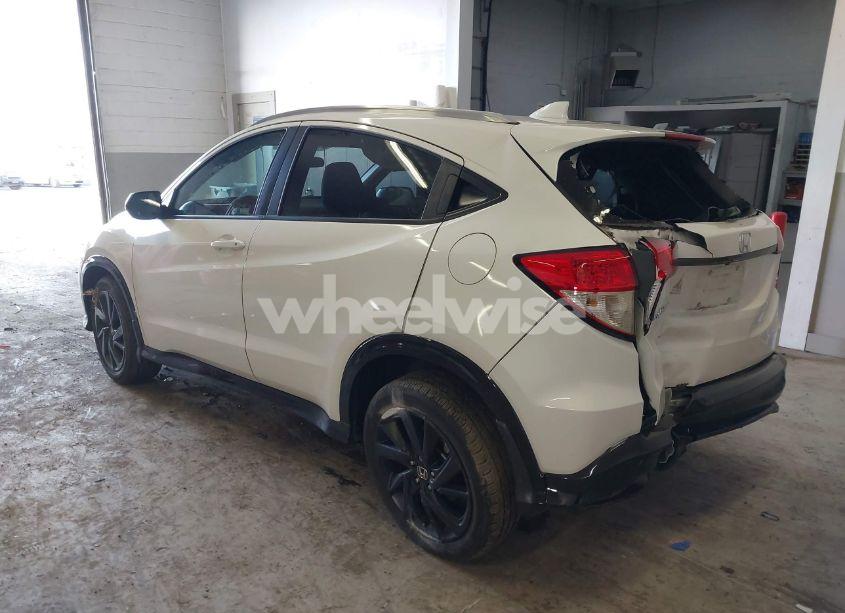 Photo 3 of 2022 Honda Hr-v AWD SPORT (VIN 3CZRU6H18NM741815)