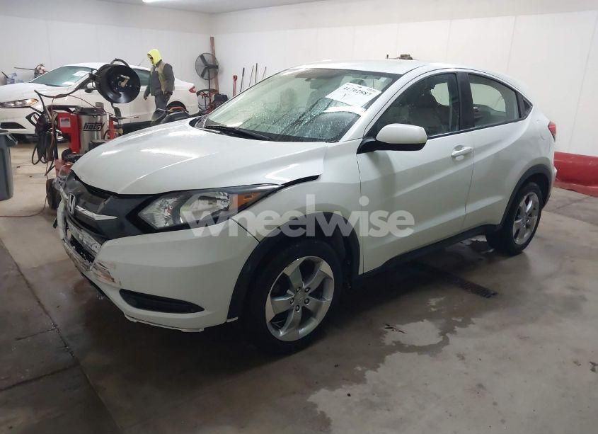 Photo 2 of 2016 Honda Hr-v LX (VIN 3CZRU6H30GM759620)