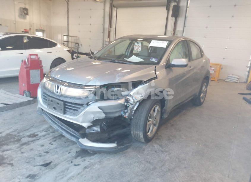 Photo 2 of 2019 Honda Hr-v LX (VIN 3CZRU6H30KG716824)