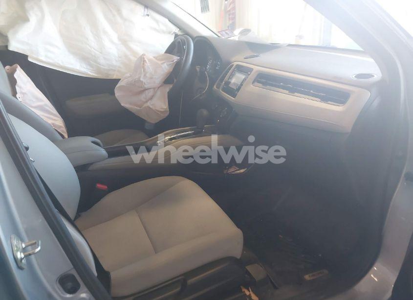 Photo 5 of 2019 Honda Hr-v LX (VIN 3CZRU6H30KG716824)