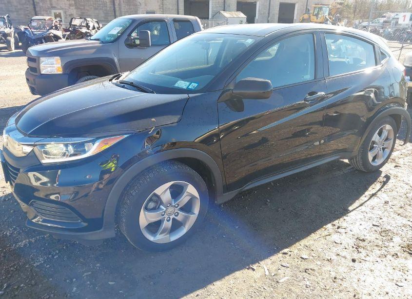 Photo 2 of 2019 Honda Hr-v LX (VIN 3CZRU6H30KG733090)