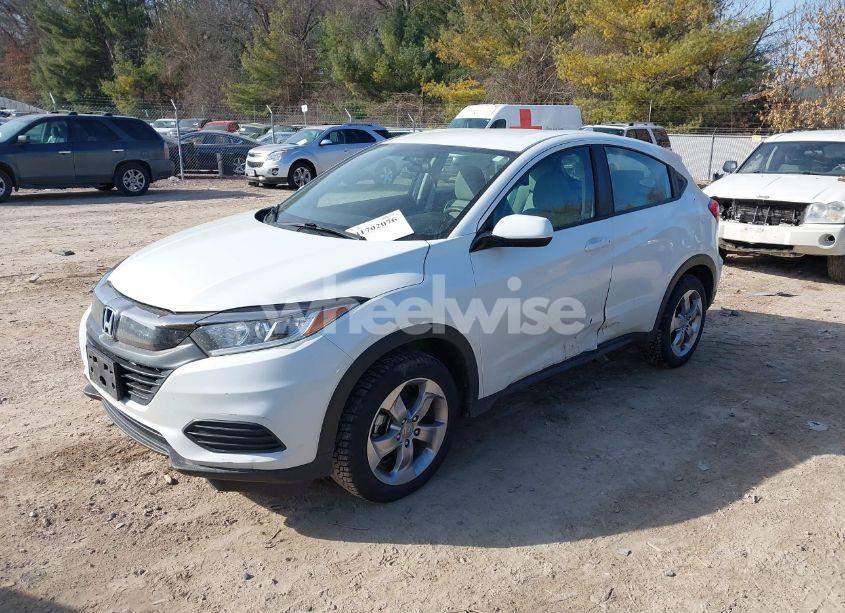 Photo 2 of 2019 Honda Hr-v LX (VIN 3CZRU6H30KM708076)