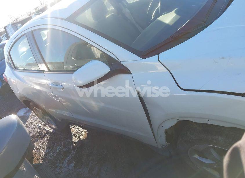 Photo 13 of 2018 Honda Hr-v LX (VIN 3CZRU6H31JM706867)