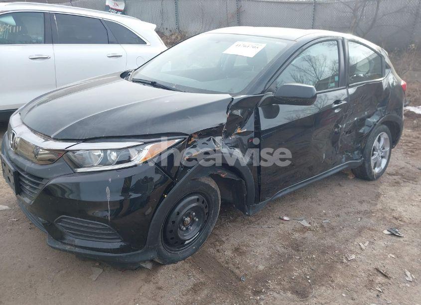 Photo 2 of 2019 Honda Hr-v LX (VIN 3CZRU6H31KG734040)