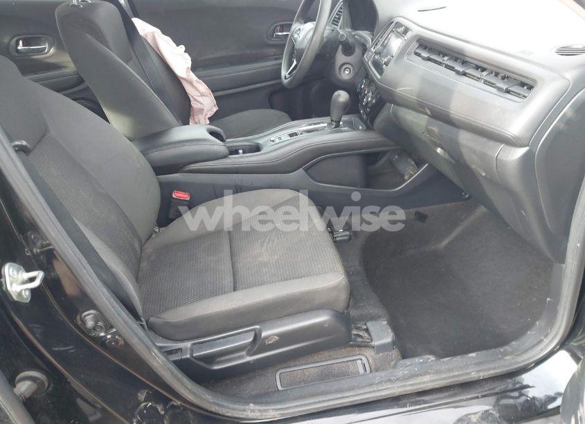 Photo 5 of 2019 Honda Hr-v LX (VIN 3CZRU6H31KG734040)