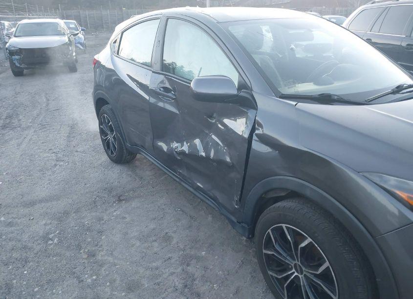 Photo 6 of 2017 Honda Hr-v LX (VIN 3CZRU6H32HM730413)