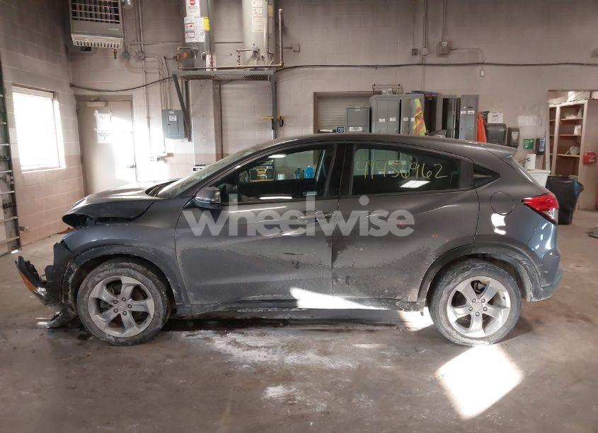 Photo 15 of 2019 Honda Hr-v LX (VIN 3CZRU6H32KG722866)