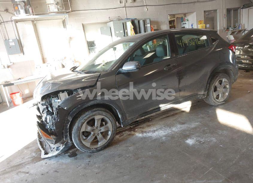 Photo 2 of 2019 Honda Hr-v LX (VIN 3CZRU6H32KG722866)