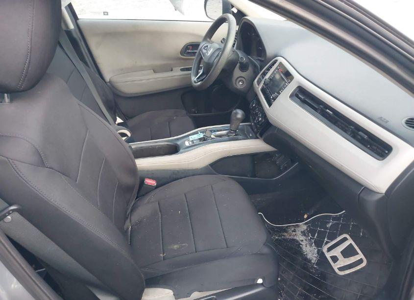 Photo 5 of 2018 Honda Hr-v LX (VIN 3CZRU6H33JG709820)