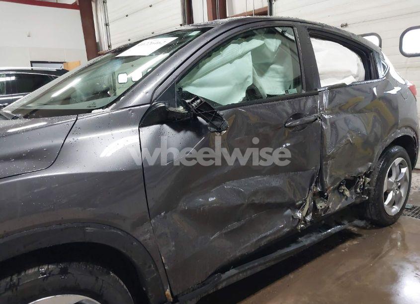 Photo 6 of 2022 Honda Hr-v AWD LX (VIN 3CZRU6H34NM701054)