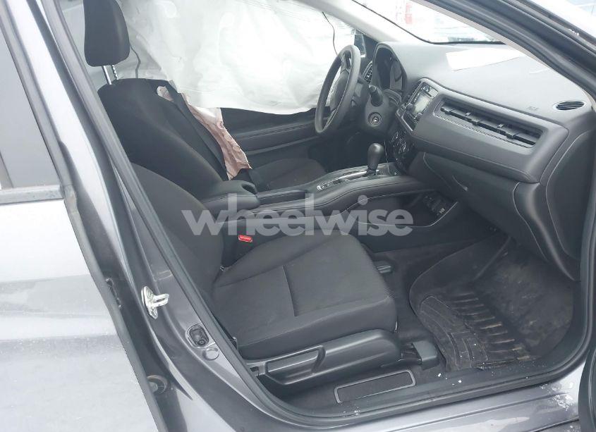 Photo 5 of 2017 Honda Hr-v LX (VIN 3CZRU6H35HG703155)