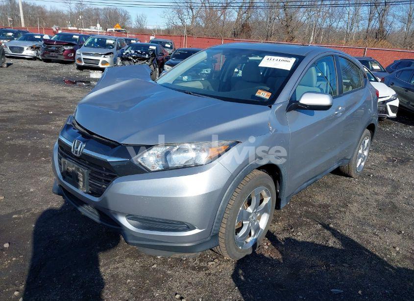 Photo 2 of 2018 Honda Hr-v LX (VIN 3CZRU6H35JG702836)