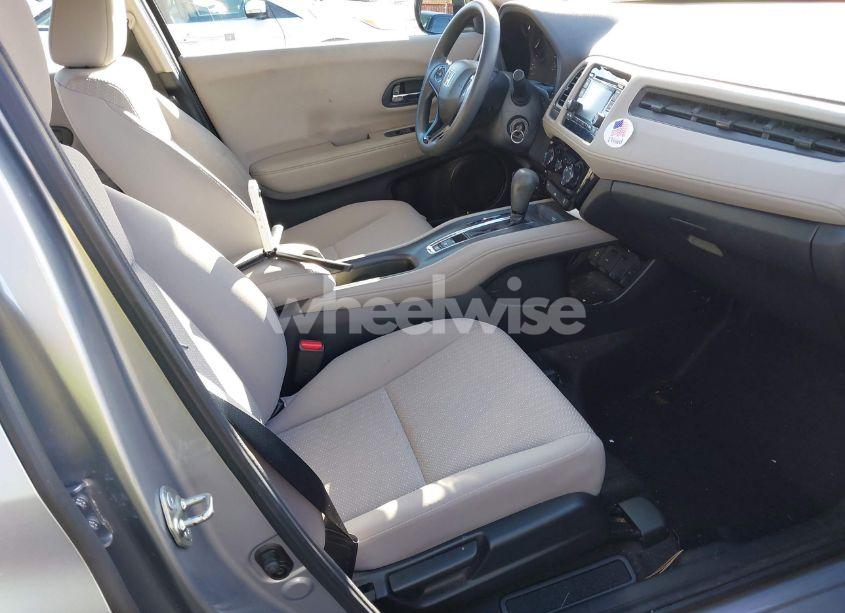 Photo 5 of 2018 Honda Hr-v LX (VIN 3CZRU6H35JG702836)