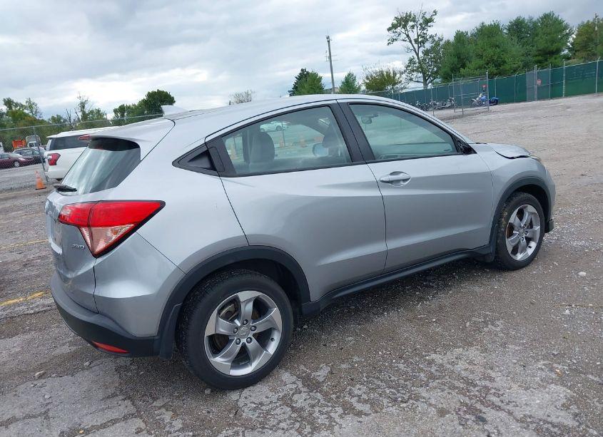 Photo 4 of 2018 Honda Hr-v LX (VIN 3CZRU6H35JG713819)