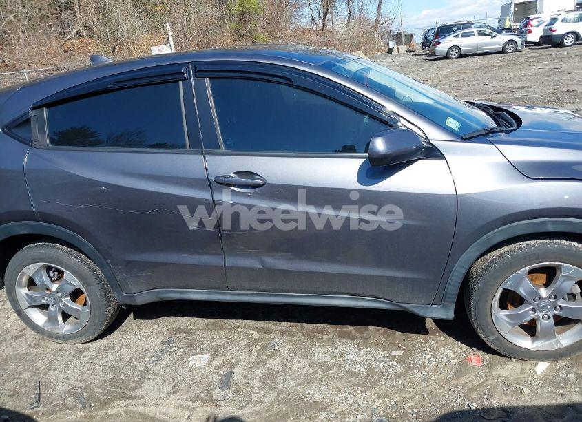 Photo 13 of 2018 Honda Hr-v LX (VIN 3CZRU6H35JM729178)