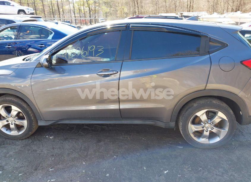 Photo 14 of 2018 Honda Hr-v LX (VIN 3CZRU6H35JM729178)