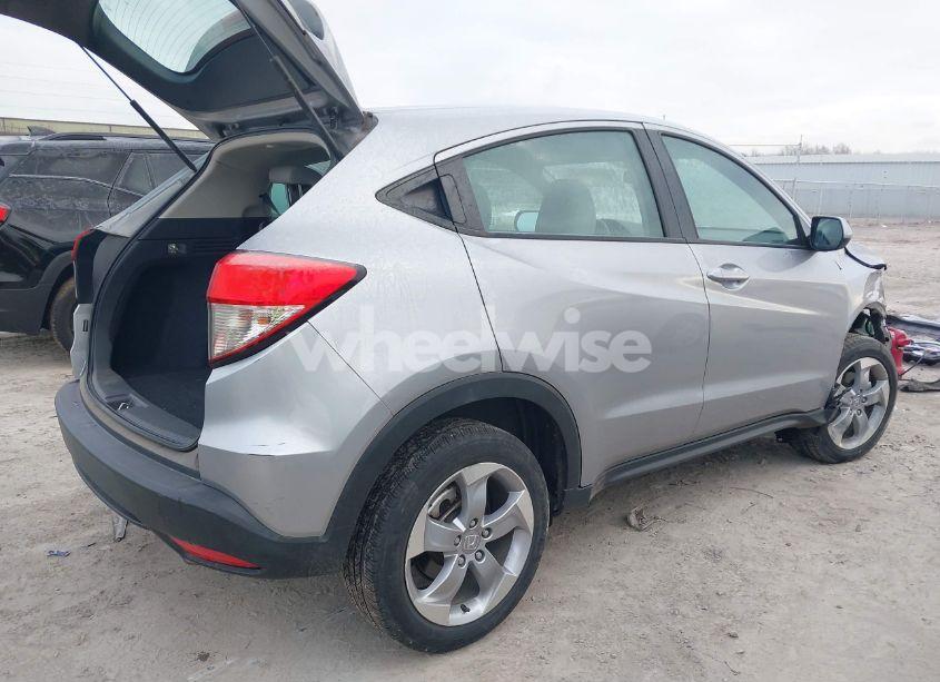 Photo 4 of 2019 Honda Hr-v LX (VIN 3CZRU6H35KG732744)