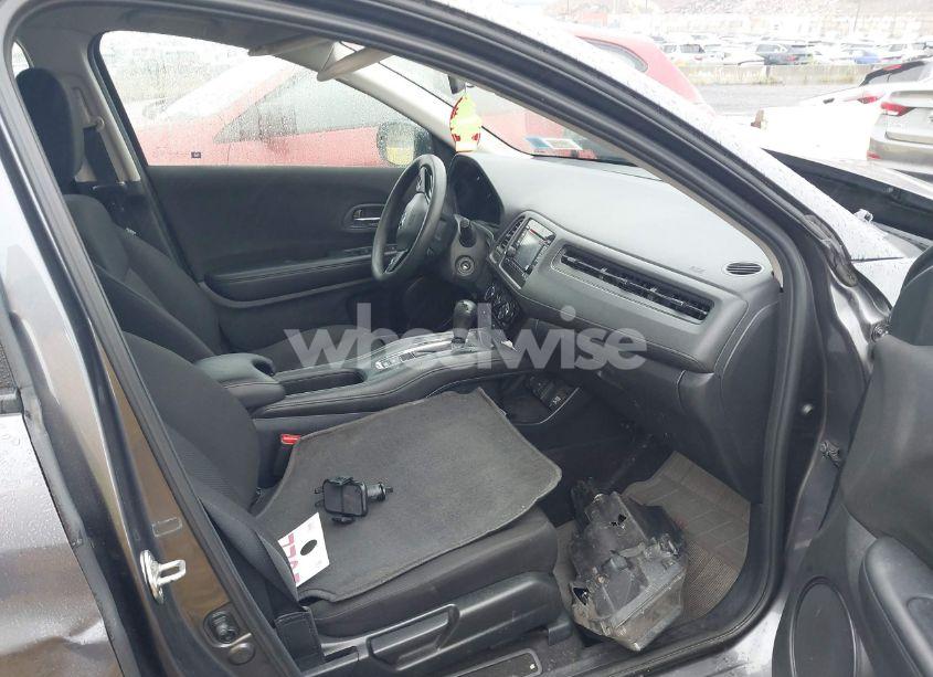 Photo 5 of 2017 Honda Hr-v LX (VIN 3CZRU6H36HG706193)