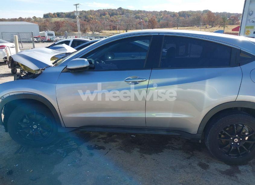 Photo 14 of 2018 Honda Hr-v LX (VIN 3CZRU6H36JG703137)