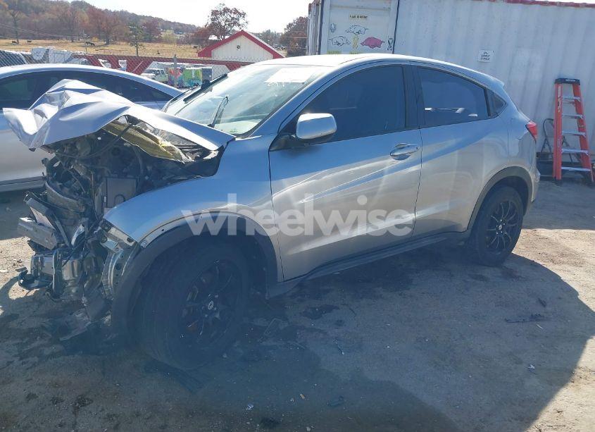 Photo 2 of 2018 Honda Hr-v LX (VIN 3CZRU6H36JG703137)